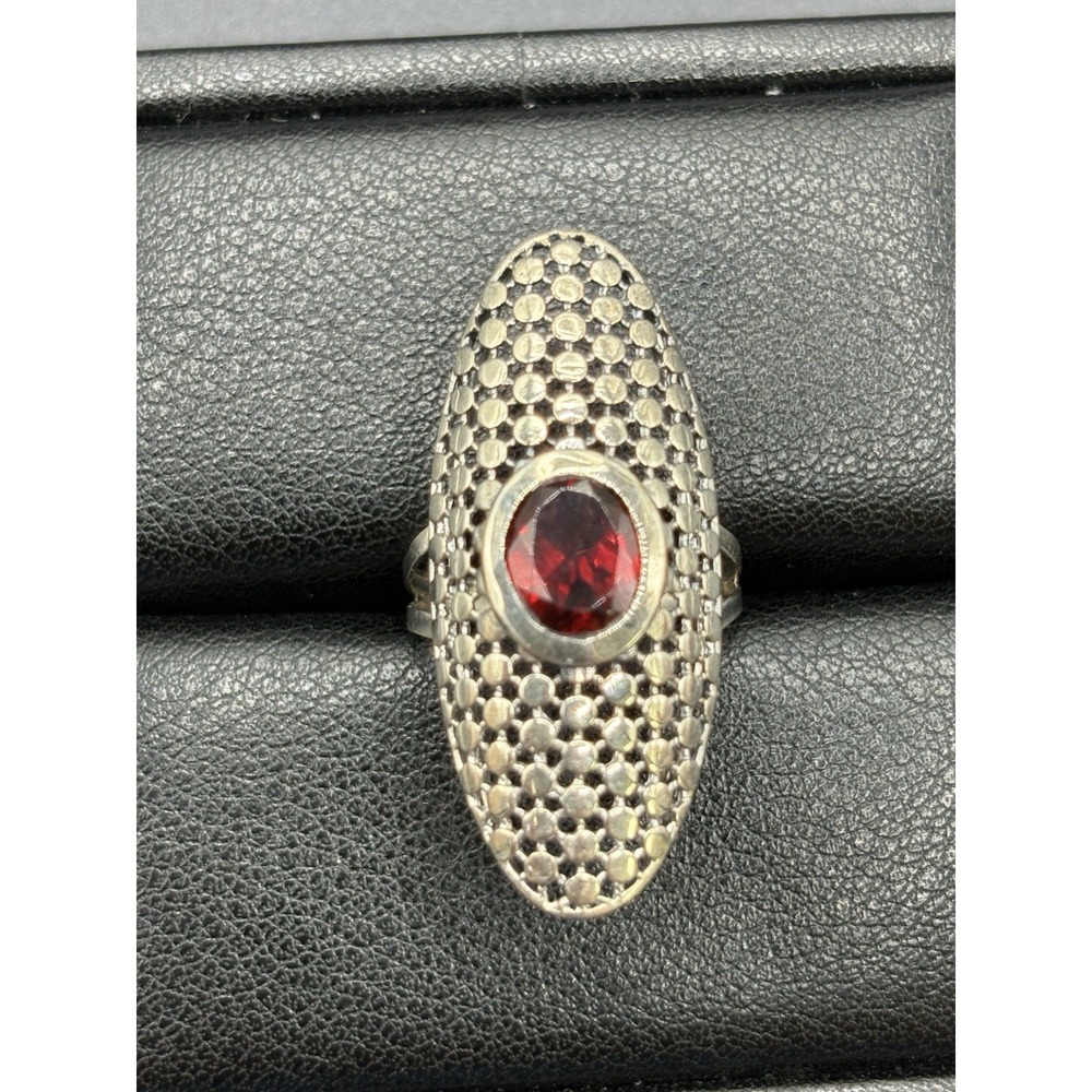 EUC Sterling Silver Oblong Garnet Ring Size 7.75 D21